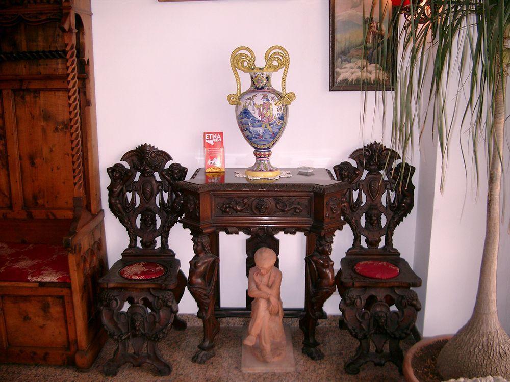 La Riva 3*
