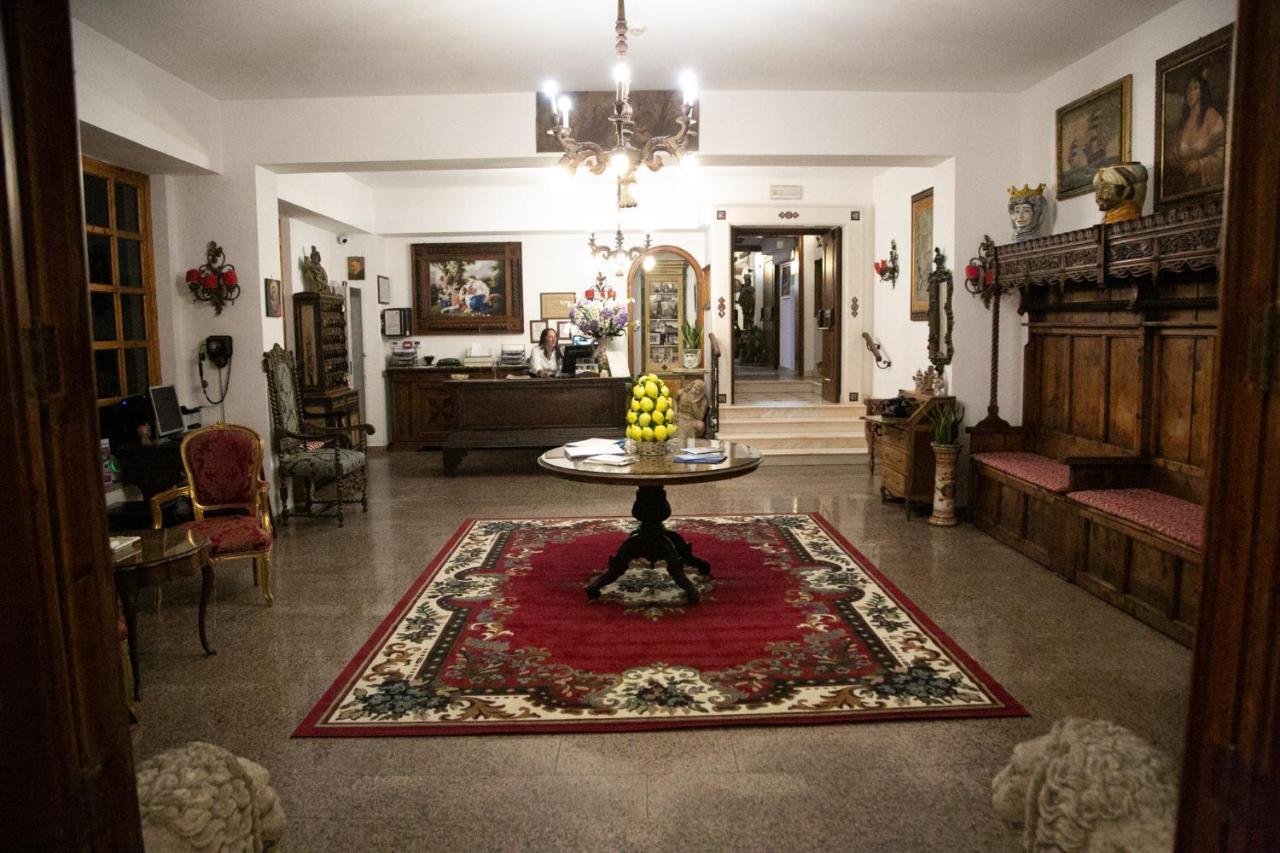 Hotel La Riva 3*